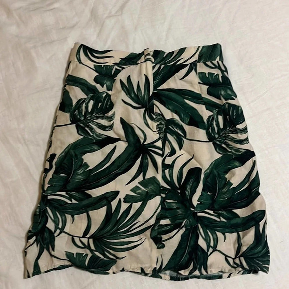 H&M Banana Leaf Print Skirt 2 - Picture 4 of 4